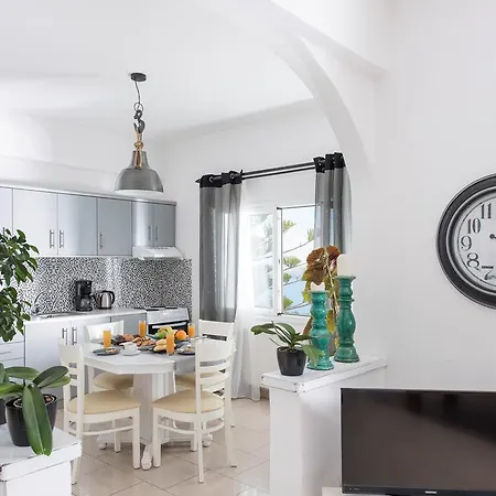 Morfes House Фиростефани